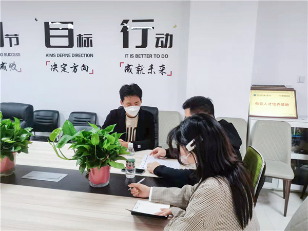 企業(yè)招聘進校園，助力學(xué)生高質(zhì)量就業(yè)