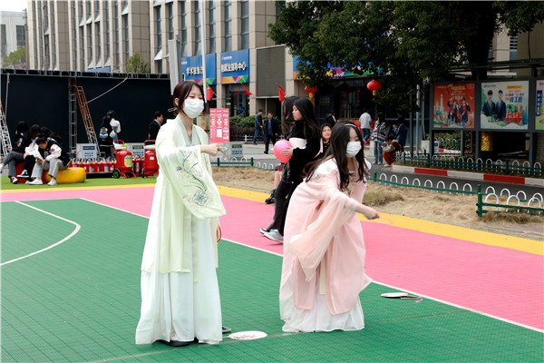 “三八”國際婦女節(jié)來臨，南京新華向所有女性致以節(jié)日最美好的祝福！